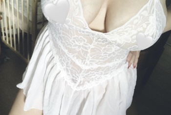 Janexy     Ein bisschen frech, ein bisschen gefährlich – und definitiv nicht langweilig.Ich mag Männer, die wissen, was sie wollen, die mit einem Lächeln provozieren können und keine Angst vor einer Frau haben, die auch mal die Kontrolle übernimmt. 