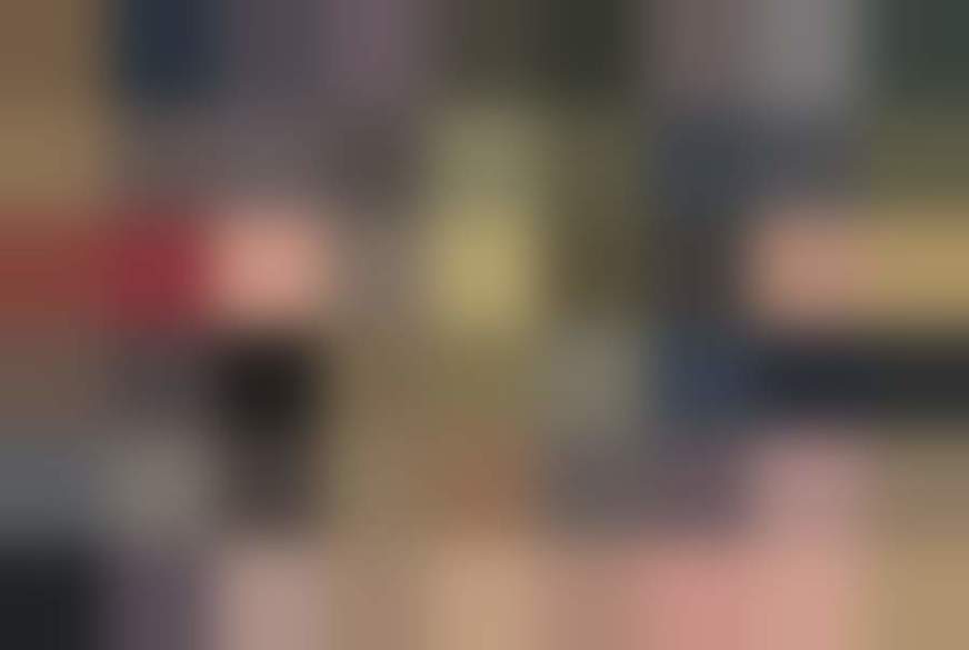 lola-carrera: Lola bearbeitet ihre sehr f*****e M****i mit einem Dildo