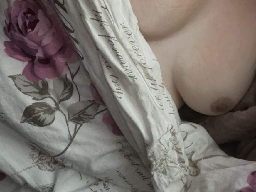 Amelie23 ᐅ 24 Jährige Pornodarstellerin