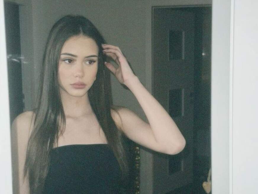 xAnastasia ᐅ 25 Jährige Pornodarstellerin