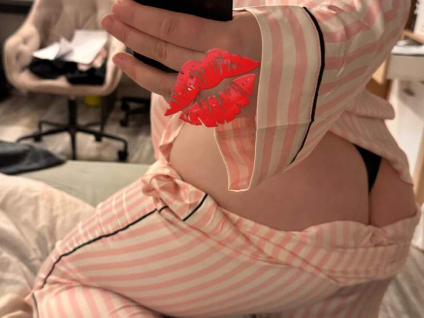 Celine06 ᐅ 19 Jährige Pornodarstellerin aus Italien