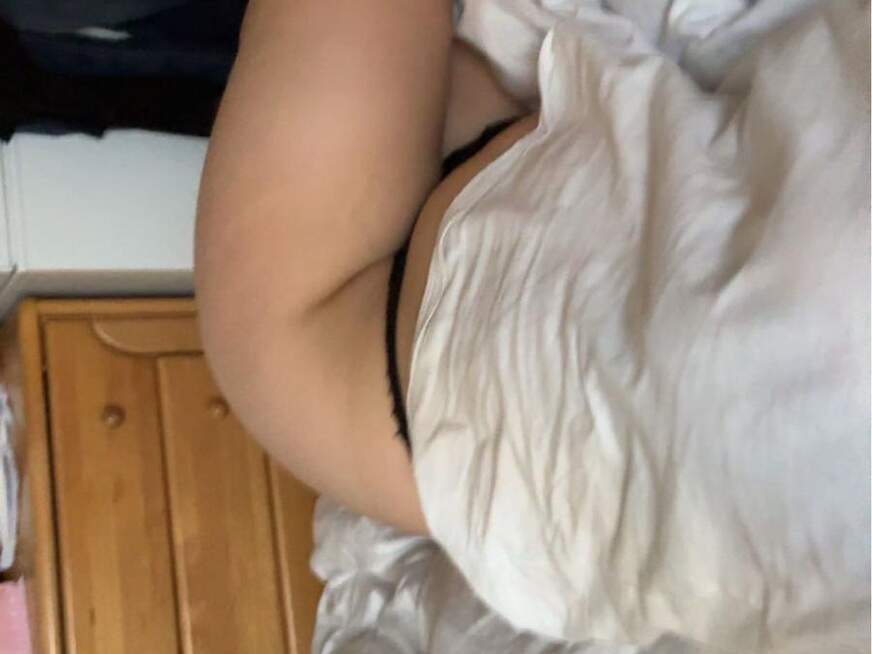 Celine06 ᐅ 19 Jährige Pornodarstellerin aus Italien