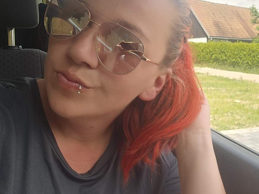 Julie34 ᐅ 34 Jährige Pornodarstellerin