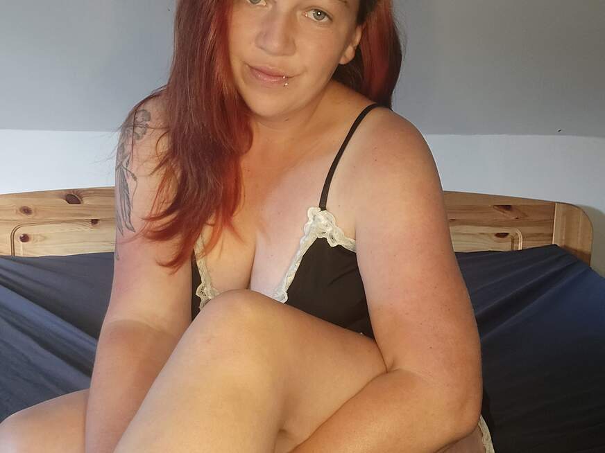 Julie34 ᐅ 34 Jährige Pornodarstellerin