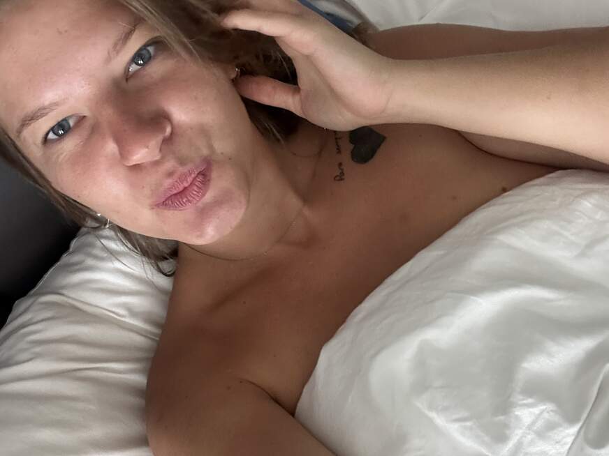 Emma62 ᐅ 25 Jährige Pornodarstellerin aus Portugal