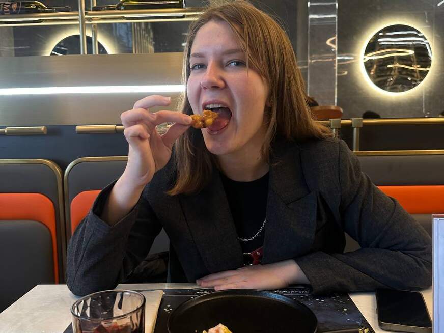 Emma62 ᐅ 25 Jährige Pornodarstellerin aus Portugal