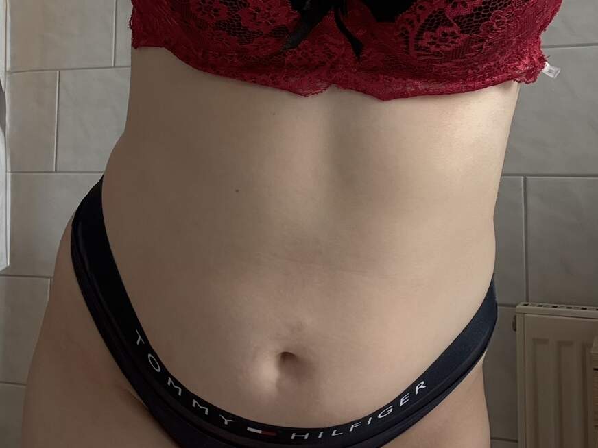 1Hot-MILF ᐅ 28 Jährige Pornodarstellerin