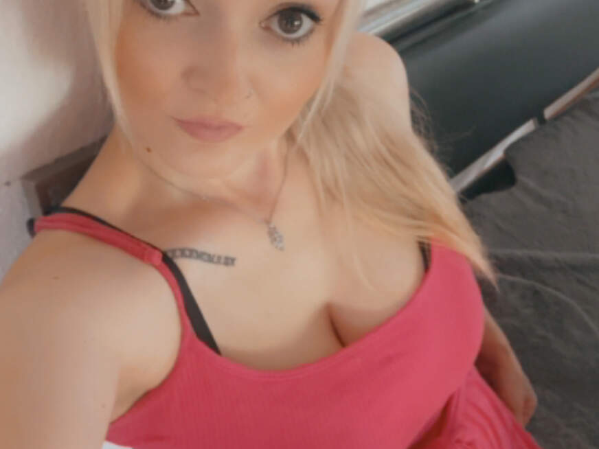 Alex-Blond ᐅ 32 Jährige Pornodarstellerin aus München
