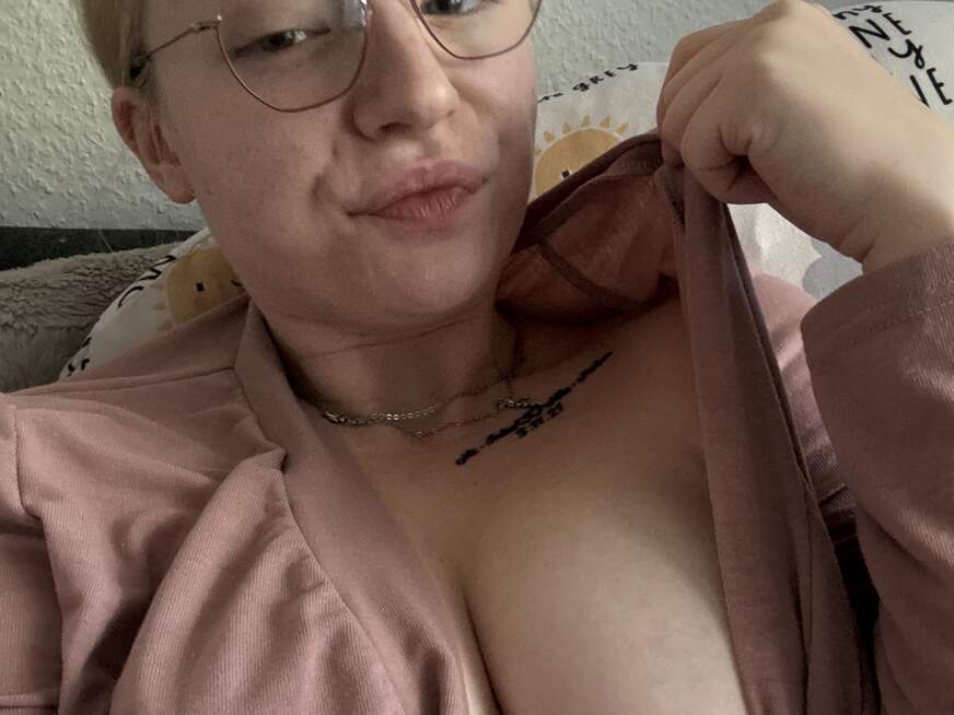 hotgini ᐅ 23 Jährige Pornodarstellerin