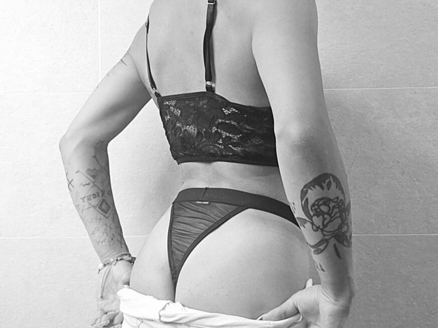 Zaya-Deluxe ᐅ 28 Jährige Pornodarstellerin aus Berlin