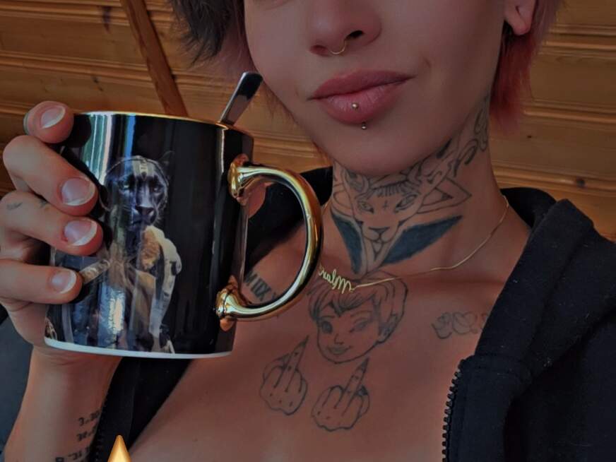 Zaya-Deluxe ᐅ 28 Jährige Pornodarstellerin aus Berlin