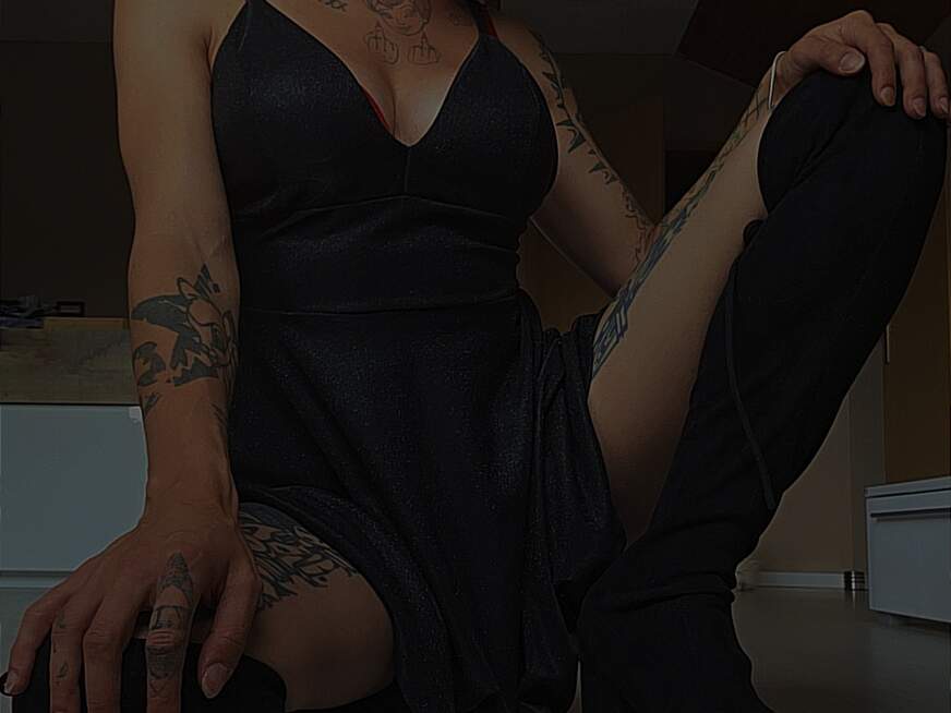 Zaya-Deluxe ᐅ 28 Jährige Pornodarstellerin aus Berlin