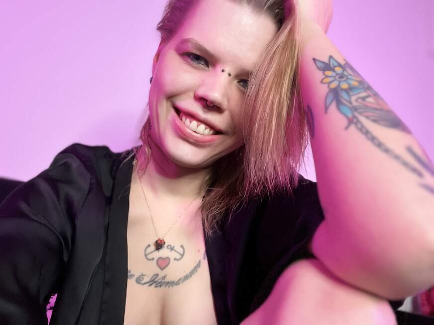 JuliaAvarix ᐅ 29 Jährige Pornodarstellerin aus Gevelsberg