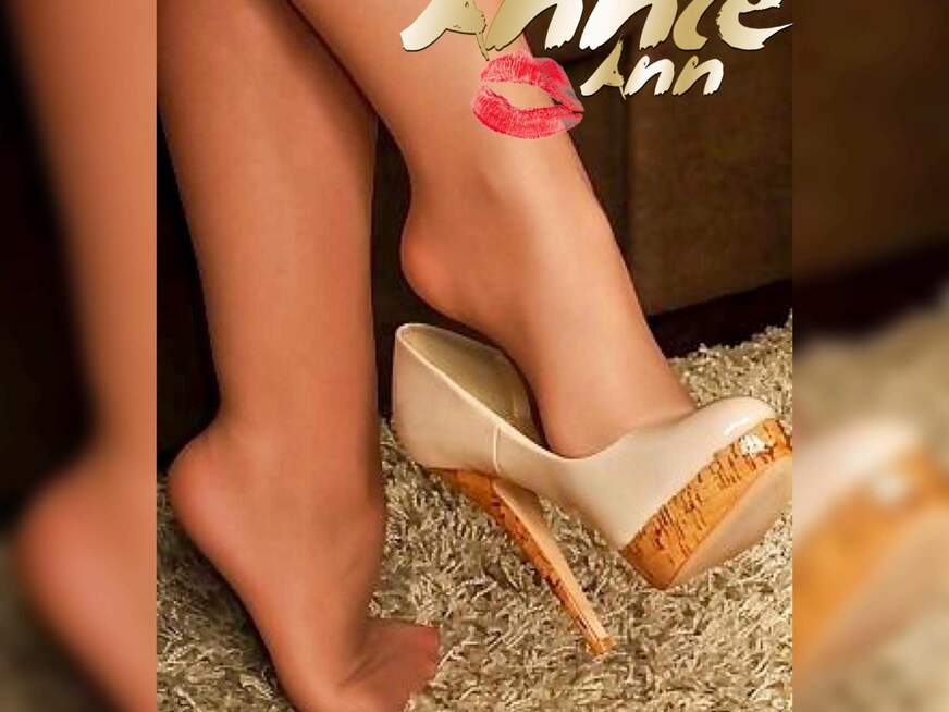 AnnieAnn ᐅ 40 Jährige Pornodarstellerin