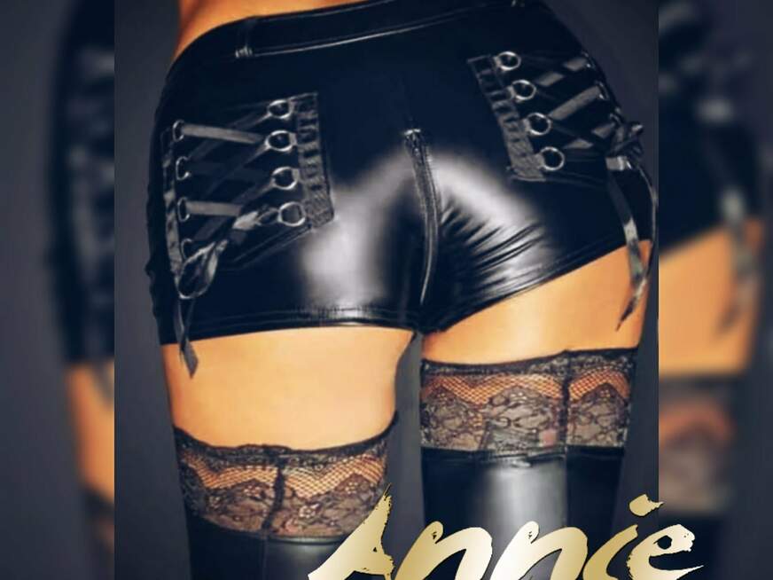 AnnieAnn ᐅ 40 Jährige Pornodarstellerin