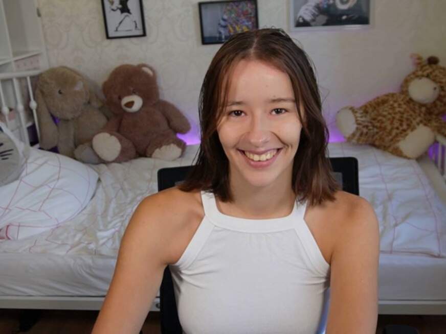 LenaBlush ᐅ 18 Jährige Pornodarstellerin aus Köln