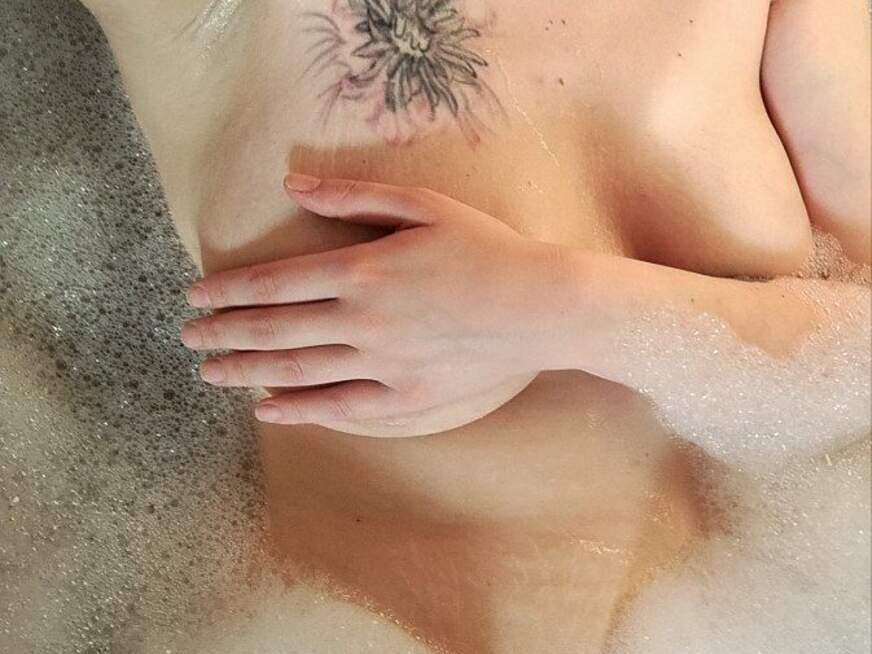 LeAnnMelon ᐅ 34 Jährige Pornodarstellerin