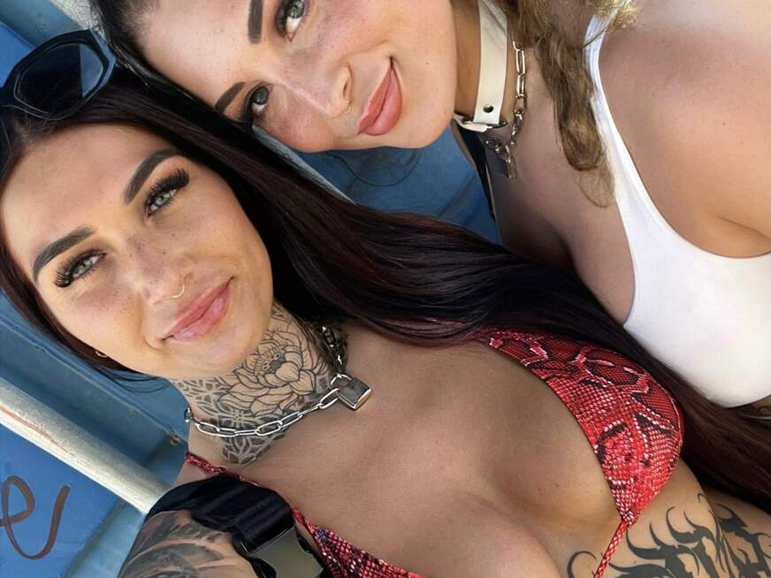 twoinkeddolls - Bolg