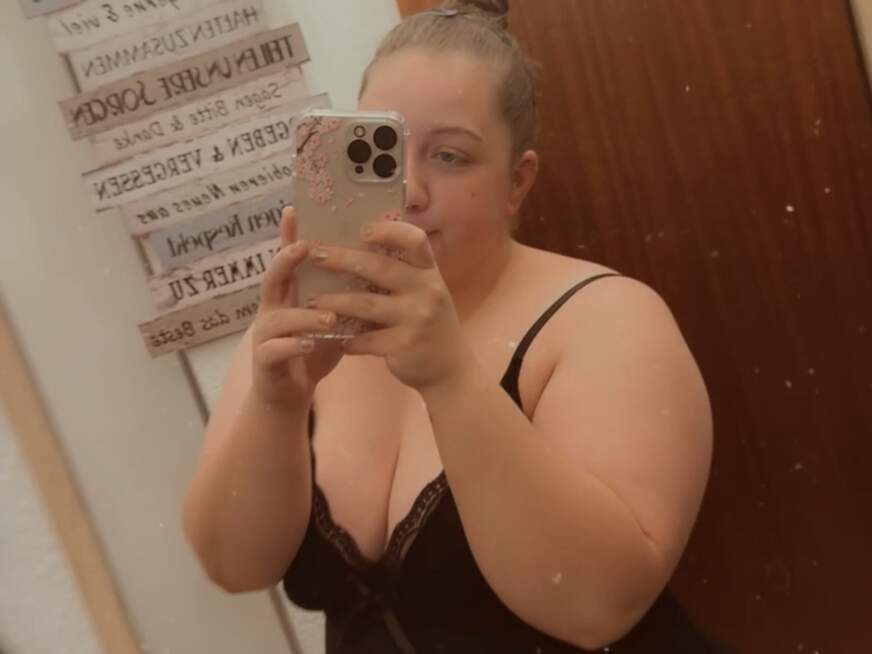 CurvyMelissa - Bolg