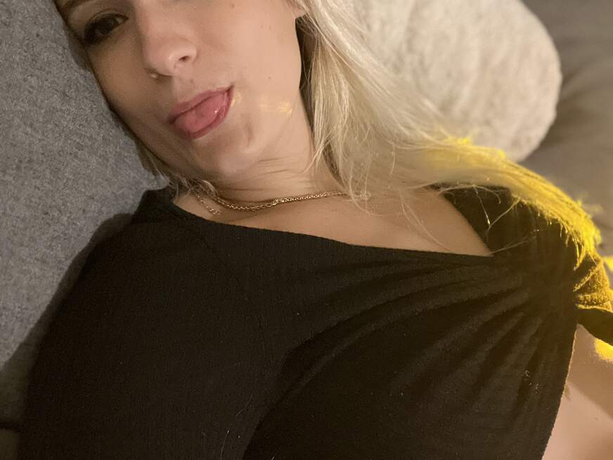 Melina-May ᐅ 30 Jährige Pornodarstellerin aus Saarbrücken