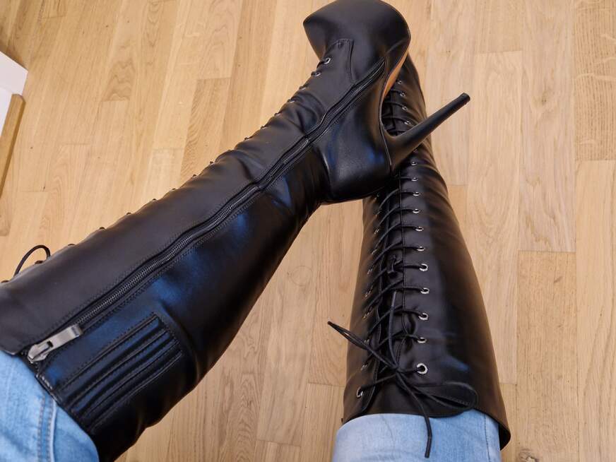 Mistress-Lola - Bolg