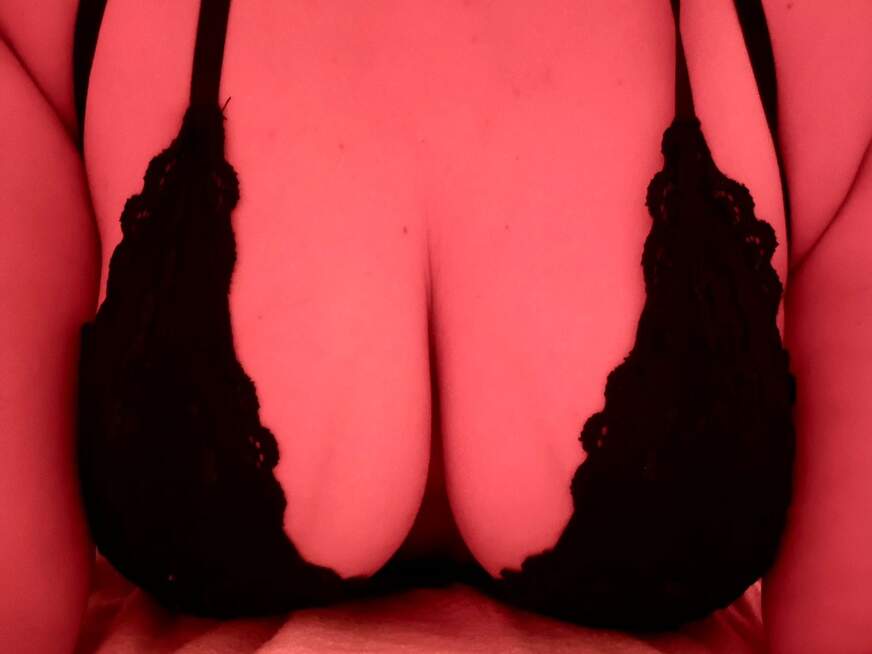 Lolafr ᐅ 30 Jährige Pornodarstellerin