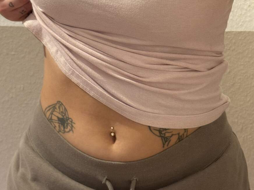 PrinzessinAlina ᐅ 20 Jährige Pornodarstellerin
