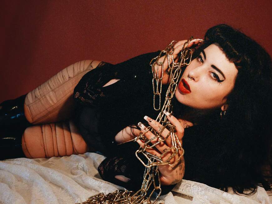 Lady-Valentina ᐅ 26 Jährige Pornodarstellerin aus Bern