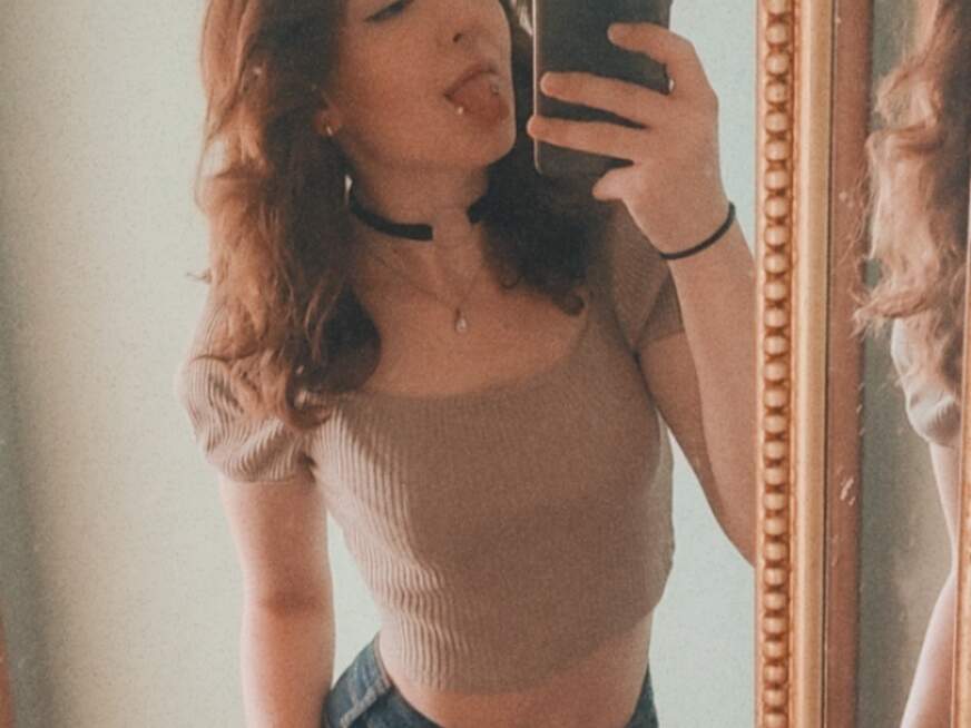 Stella18 ᐅ 23 Jährige Pornodarstellerin