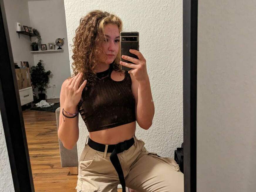 Stella18 ᐅ 23 Jährige Pornodarstellerin