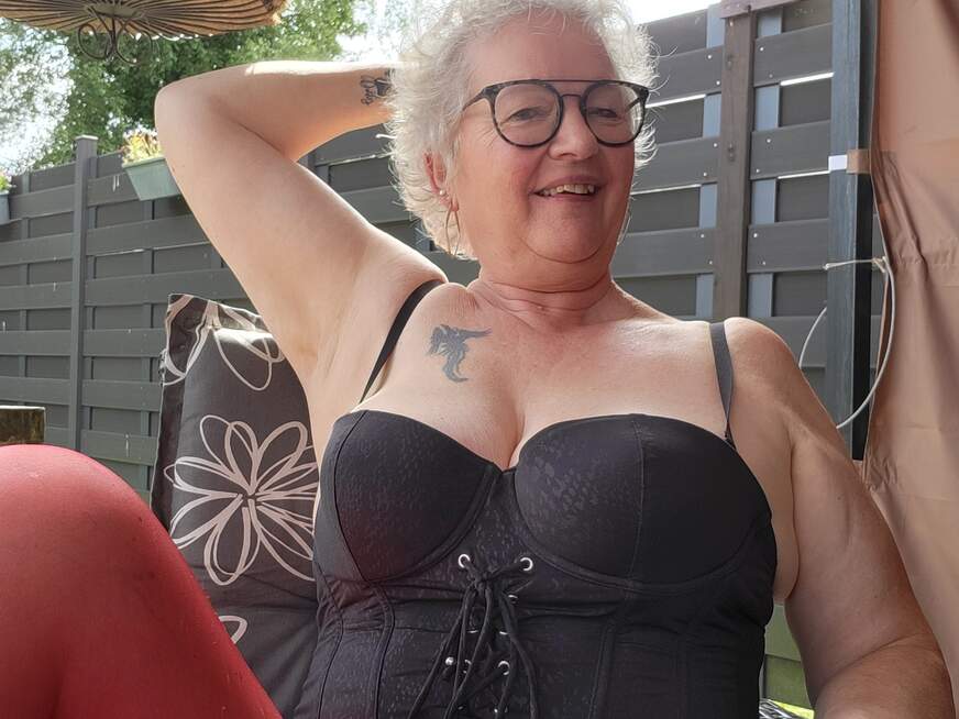 Emma-Heart ᐅ 59 Jährige Pornodarstellerin