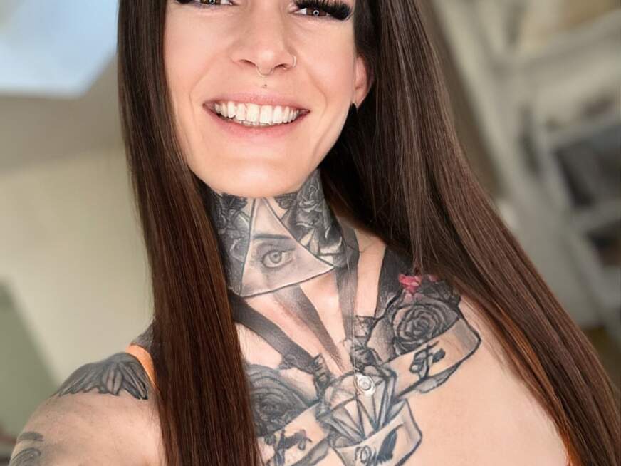 BrownieyQueen ᐅ 36 Jährige Pornodarstellerin