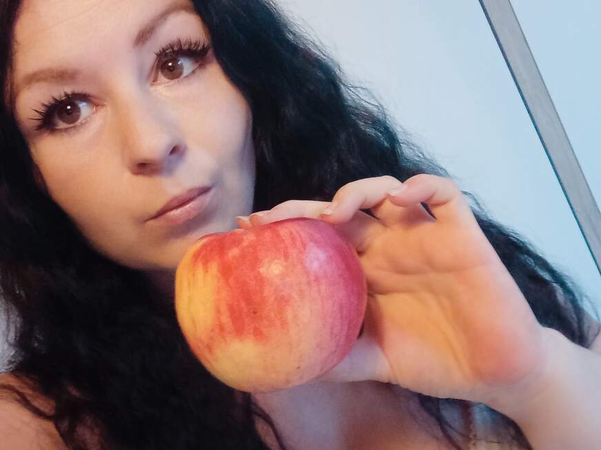 AlexisxxxRed ᐅ 40 Jährige Pornodarstellerin