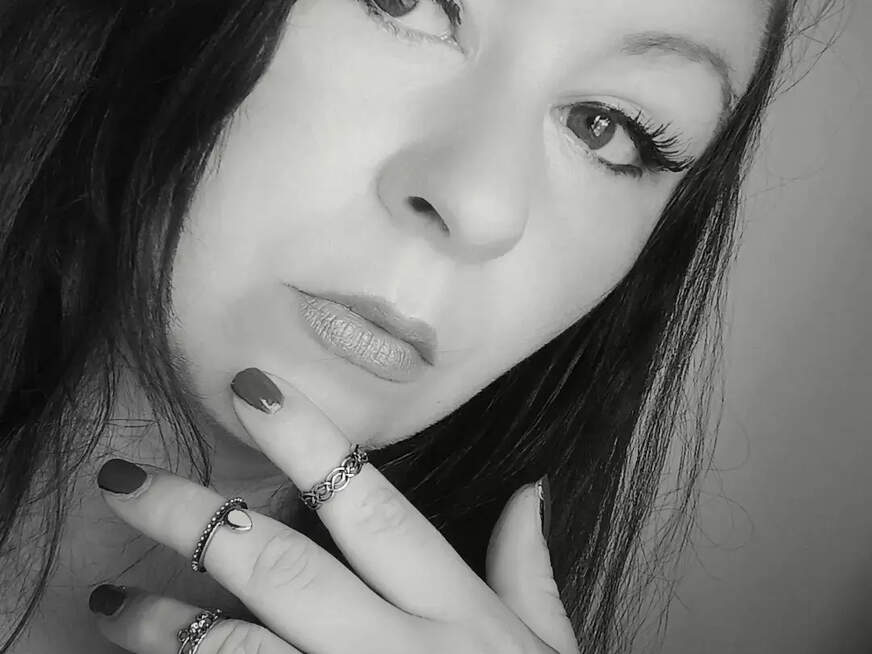 AlexisxxxRed ᐅ 40 Jährige Pornodarstellerin