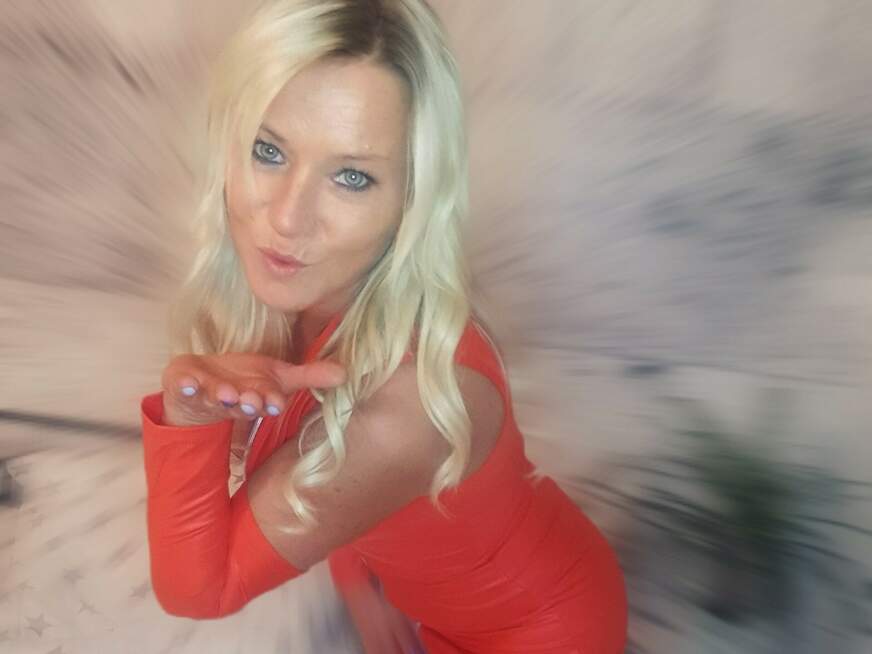 FICKEN-BITTE ᐅ 42 Jährige Pornodarstellerin aus Magdeburg