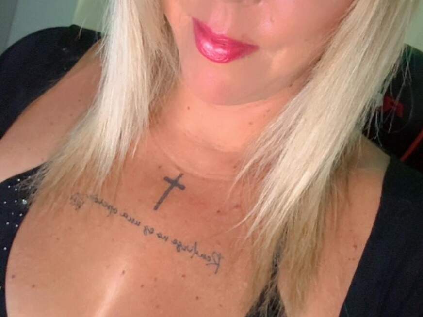 HotAurelie ᐅ 46 Jährige Pornodarstellerin