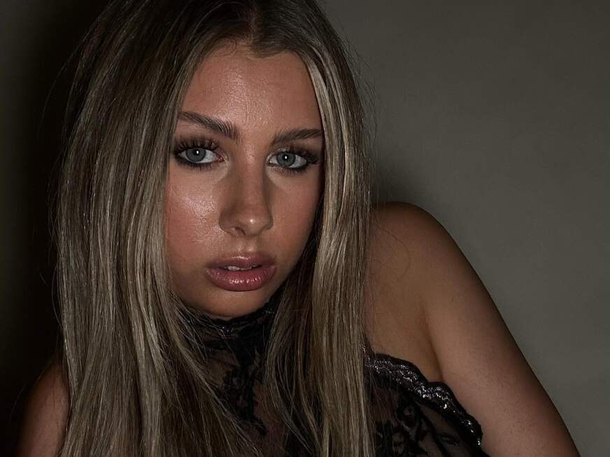 JasminIsabella ᐅ 19 Jährige Pornodarstellerin