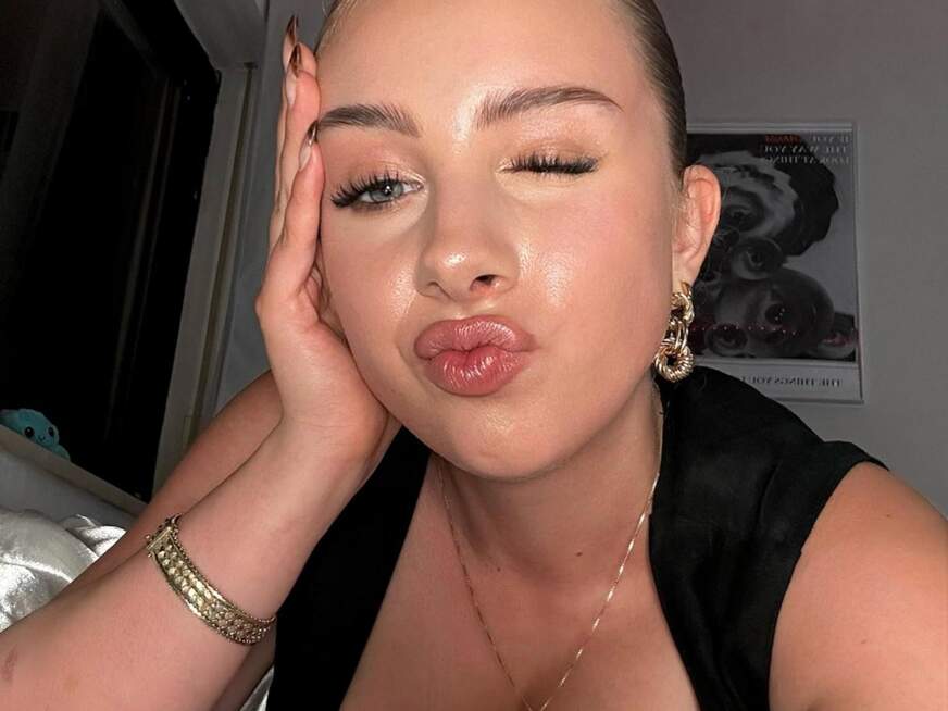 JasminIsabella ᐅ 19 Jährige Pornodarstellerin