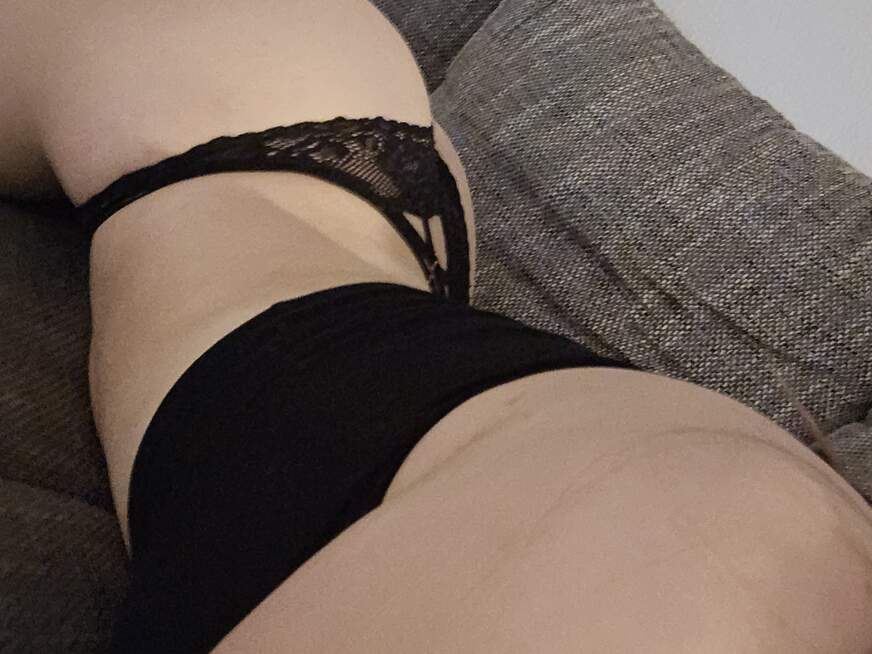 Mellly ᐅ 25 Jährige Pornodarstellerin aus Luzern