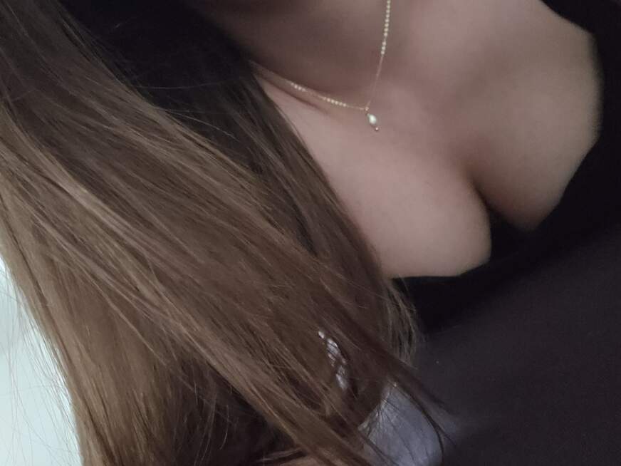 Mellly ᐅ 25 Jährige Pornodarstellerin aus Luzern