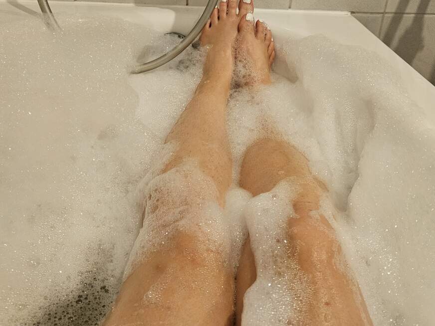 Mellly ᐅ 25 Jährige Pornodarstellerin aus Luzern