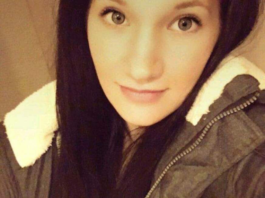 Roxy101 ᐅ 32 Jährige Pornodarstellerin