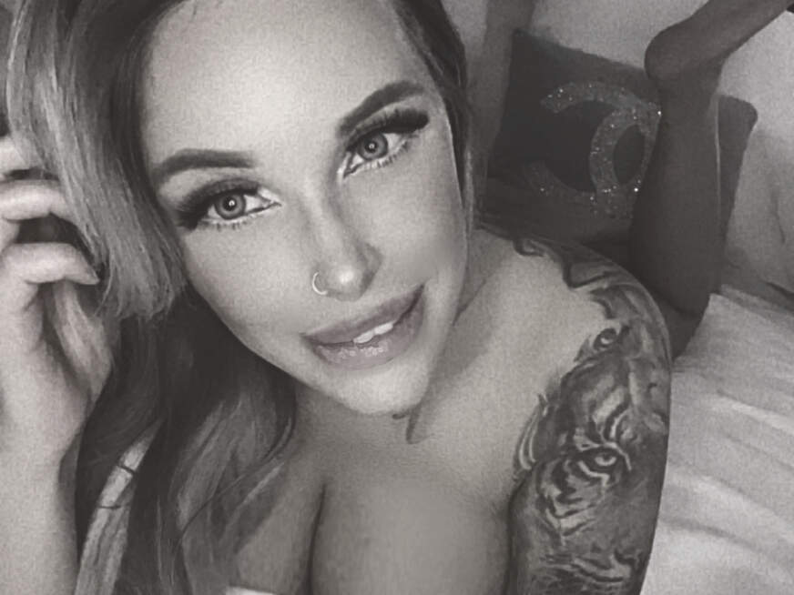 JeyDeluxe ᐅ 35 Jährige Pornodarstellerin