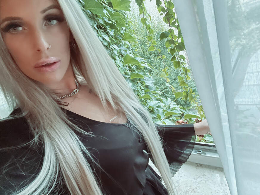 JeyDeluxe ᐅ 35 Jährige Pornodarstellerin
