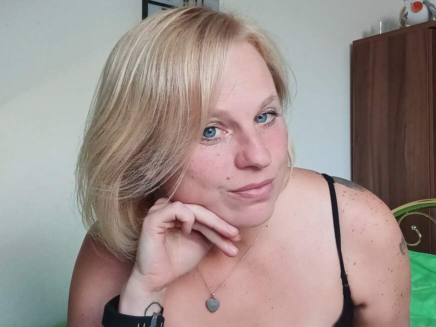 Geilerengel-77 ᐅ 48 Jährige Pornodarstellerin aus Salzgitter - rasse-hasen.tv Geilerengel-77 ᐅ 48 Jährige Pornodarstellerin aus Salzgitter