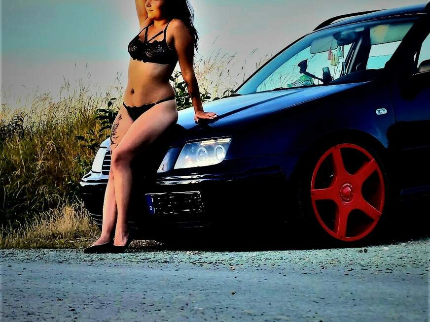KlaraBang02 ᐅ 23 Jährige Pornodarstellerin