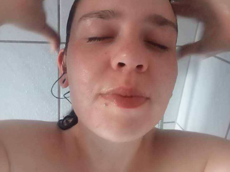 SexyQueen2001 ᐅ 23 Jährige Pornodarstellerin