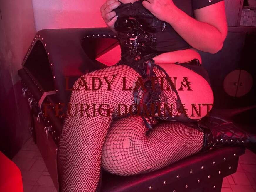 LadyLatina ᐅ 31 Jährige Pornodarstellerin aus Basel