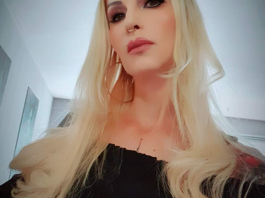 Herrin-Stella ᐅ 33 Jährige Pornodarstellerin aus Hamburg