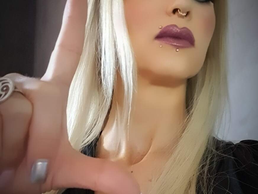 Herrin-Stella ᐅ 33 Jährige Pornodarstellerin aus Hamburg